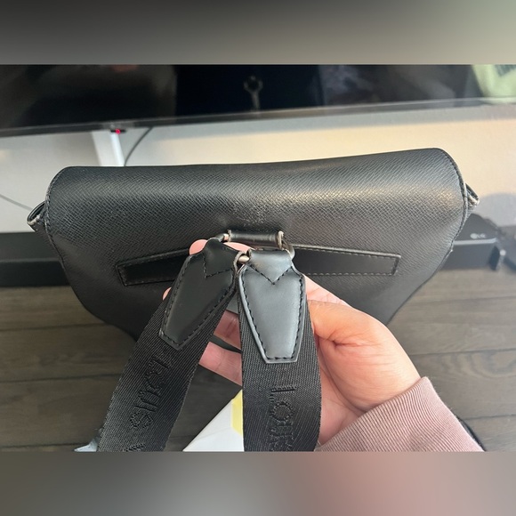 Louis Vuitton Large Backpack Taiga Leather Black - Picture 11 of 15